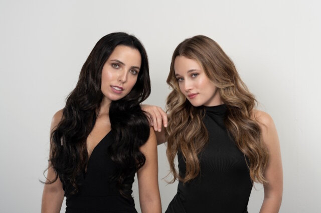 Moderne Extensions sorgen für nahtloses Volumen und natürliche Übergänge im Haar. Perfekt für einen stilvollen Look im Alltag. (Foto: © Hickenbick Hair)