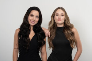 Mit der richtigen Technik und Pflege wirken Extensions nicht nur voll und lebendig, sondern lassen sich auch vielseitig stylen. (Foto: © Hickenbick Hair)