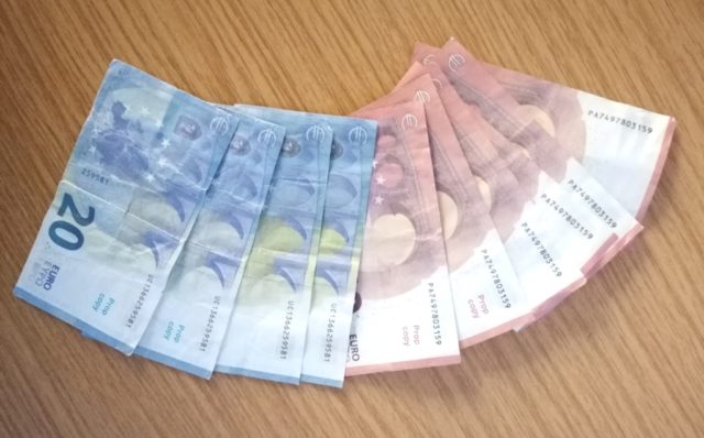 Wie die Polizei jetzt mitteilt, werden seit Ende Oktober in Nordrhein-Westfalen vermehrt gefälschte 10- und 20-Euro-Banknoten in Umlauf gebracht. (Foto: © Polizei Wuppertal)