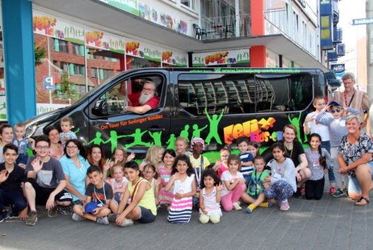 In diesem Jahr bietet der Felix Kids-Club sieben Wochenend-Camps für jeweils acht Kinder an. Mit den brandneuen Autos geht es in die Eifel, ins Sauerland und sogar nach Holland. (Foto: © Bastian Glumm)