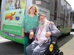 Sybilla und Gunter "Felix" Opitz vom Felix Kids-Club sind jeden Sonntag mit ihrem Forscher- und Entdeckermobil auf dem Neumarkt. (Foto: © Bastian Glumm)