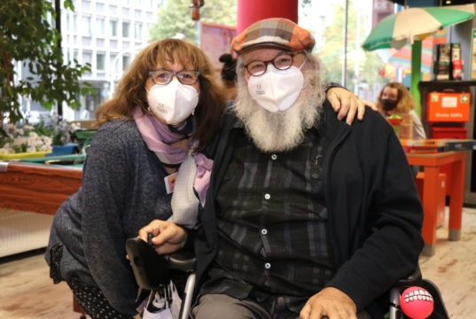 Sybilla und Gunter „Felix“ Opitz betreiben den Felix Kids-Club. Und das auch in der Corona-Krisenzeit. (Foto: © Bastian Glumm)