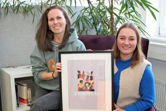 Leonie Poos und Annika Dewenter sind die Initiatorinnen des femhub Frauennetzwerkes für Gründerinnen. (Foto © Sandra Grünwald)