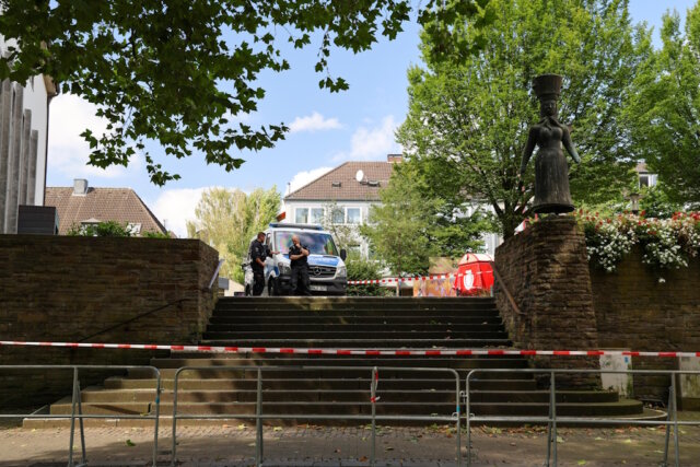 Am Freitagabend wurden auf dem Fronhof in der Innenstadt in Solingen bei einem Amoklauf mit einem Messer mindestens drei Menschen getötet. Acht weitere wurden verletzt. (Foto: © Tim Oelbermann)