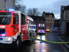 In einem Hinterhaus brannte am Sonntagnachmittag Mobiliar. Die Feuerwehr hatte die Lage schnell im Griff. (Foto: © Das SolingenMagazin)