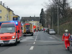 Zu einem Großeinsatz rückte am Mittwochnachmittag die Feuerwehr zur Bahnstraße aus. Gemeldet war ein Zimmerbrand in einem Wohnheim. (Foto: © Das SolingenMagazin)