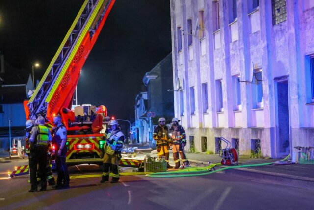 Das Feuer in einem Mehrfamilienhaus an der Wittkuller Straße, das 22 Verletzte forderte, könnte vorsätzlich gelegt worden sein. (Foto: © Tim Oelbermann)