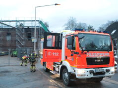 Eine Rauchentwicklung auf dem Gelände der ehemaligen Firma Rasspe in Stöcken sorgte am Donnerstagnachmittag für einen Feuerwehreinsatz. (Foto: © Tim Oelbermann)