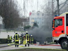 In einer Tiefgarage an der Zietenstraße brannten am Montagnachmittag Reifen, was für einen größeren Einsatz der Feuerwehr sorgte. (Foto: © Tim Oelbermann)