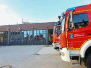 Neubau der Feuer- und Rettungswache II: Erster Bauabschnitt übergeben Am Standort Saturnstraße/Brunnenstraße ist der erste Bauabschnitt der neuen Feuer- und Rettungswache II in Solingen-Ohligs abgeschlossen. Das Gebäude bietet moderne Arbeitsbedingungen für Berufs- und Freiwillige Feuerwehr sowie Raum für Werkstätten und Einsatzvorbereitung. (Foto: © Tim Oelbermann)