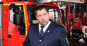 Solingens Feuerwehrchef Dr. Ottmar Müller wurde jetzt in den Ruhestand versetzt. (Archivfoto: © Bastian Glumm)