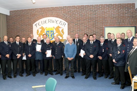 Im Saal der Feuer- und Rettungswache III in Wald am Frankfurter Damm fand am Donnerstag der diesjährige Ehrenabend der Solinger Feuerwehr statt. (Foto: © Bastian Glumm)