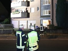 In der Nacht rückte die Feuerwehr zu einem Brandeinsatz an der Hacketäuer Straße aus. (Foto: © Tim Oelbermann)