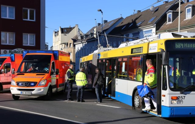 Im Bereich der Kreuzung Kullerstraße/Cronenberger Straße kam es zu einem Beinahunfall, wodurch ein Bus der Stadtwerke eine Vollbremsung machen musste. (Foto: © Das SolingenMagazin)