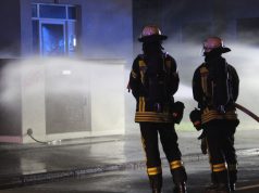 Am späten Samstagnachmittag löschte Die Feuerwehr ein in Brand geratenes Trafohäuschen an der Focher Straße. (Foto: © Bastian Glumm)