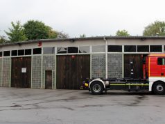 Die derzeit von der Berufsfeuerwehr genutzten Gebäude haben allesamt ihre besten Zeiten gesehen. Sanierung wäre zu teuer, deshalb wird abgerissen und neugebaut. (Foto: © Bastian Glumm)