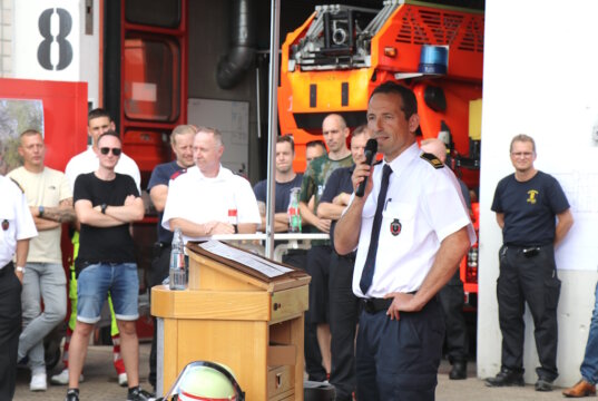Sebastian Wagner ist Chef der Feuerwehr Solingen. Er ludt am Donnerstag zum Richtfest der neuen Feuer- und Rettungswache II in Ohligs ein. (Foto: © Bastian Glumm)