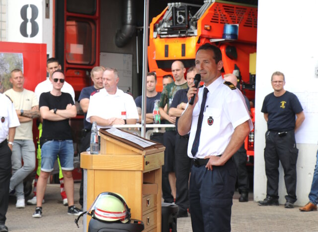 Sebastian Wagner ist Chef der Feuerwehr Solingen. Er ludt am Donnerstag zum Richtfest der neuen Feuer- und Rettungswache II in Ohligs ein. (Foto: © Bastian Glumm)