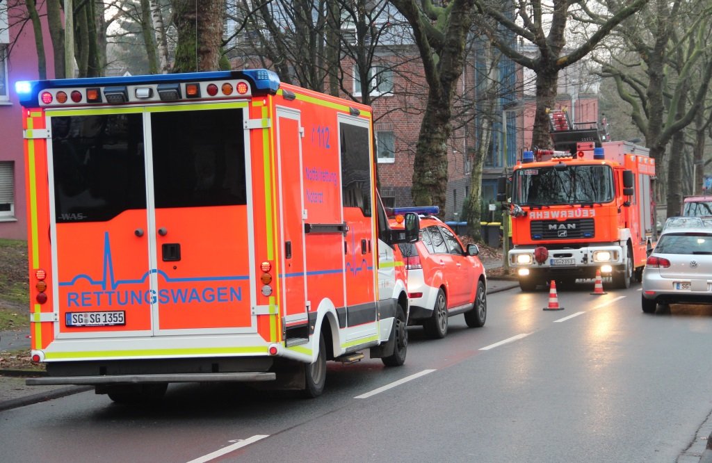 Im Rahmen der Großübung am 6. Oktober werden rund um das Klinikum vermehrt Einsatzfahrzeuge mit Sondrrechten unterwegs sein, wie hier auf der Frankenstraße. Anwohner sollten sich darauf einstellen. (Archivfoto: © Bastian Glumm)