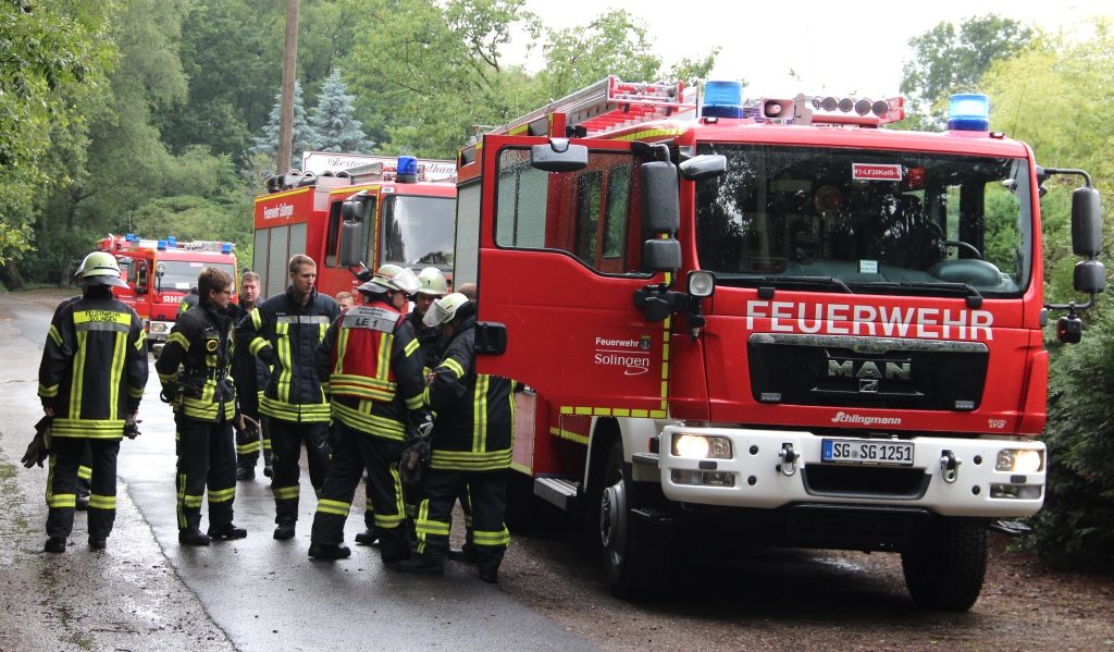 Sturmtief "Thomas" schüttelte Solingen am Donnerstag gehörig durch. Viel zu tun für die Feuerwehr, die mit insgesamt 130 Einsatzkräften im gesamten Stadtgebiet unterwegs war. (Archivfoto: © B. Glumm)