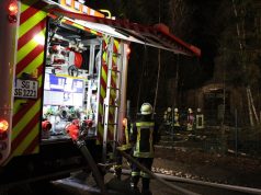 Rund 100 Einsatzkräfte der Solinger Feuerwehr waren am Samstagabend über mehrere Stunden in Ohligs im Einsatz. (Foto: © T. Oelbermann)