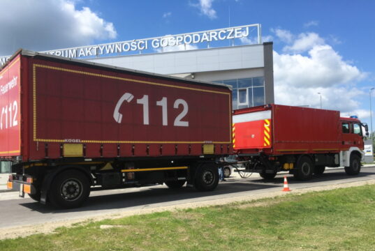 Lebensmittel, Medikamente und Hygiene-Artikel haben Solinger Feuerwehrmänner heute in Chełm an der polnisch-ukrainischen Grenze angeliefert. (Foto: © Feuerwehr Solingen)