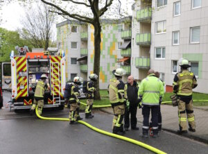 Die Solinger Feuerwehr war mit einem Großaufgebot an der Schelerstraße im Einsatz. (Foto: © Bastian Glumm)