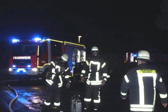 Feuerwehr und Rettungsdienst rückten in der Silvesternacht zu insgesamt 81 Einsätzen aus. (Foto: © Tim Oelbermann)