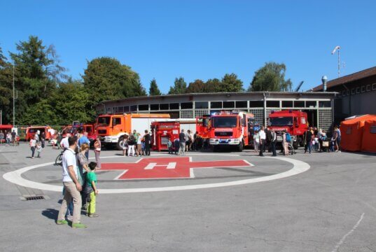 Die Feuerwehr öffnet am Samstag die Tore der Feuer- und Rettungswache III am Frankfurter Damm 10 in Wald. (Archivfoto: © Bastian Glumm)