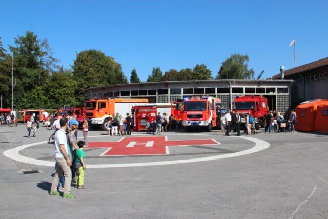 Die Feuerwehr öffnet am Samstag die Tore der Feuer- und Rettungswache III am Frankfurter Damm 10 in Wald. (Archivfoto: © Bastian Glumm)