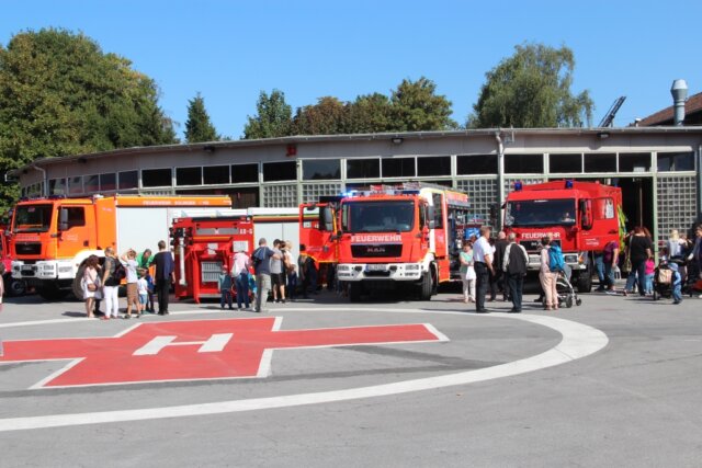 Am kommenden Sonntag lädt die Feuer- und Rettungswache III in Wald wieder zum Tag der offenen Tür ein. (Archivfoto: © Bastian Glumm)