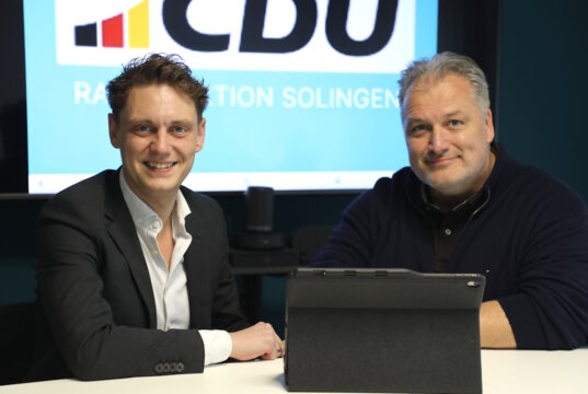 Der neue CDU-Fraktionschef Carsten Voigt (re.) und der gewählte Oberbürgermeister Daniel Flemm, der sein Amt am 3. November im Rathaus antritt. (Foto: © Bastian Glumm)
