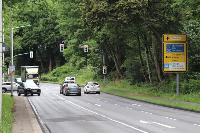 Der Frankfurter Damm mit der Auffahrt auf die Viehbachtalstraße. (Archivfoto: © Bastian Glumm)