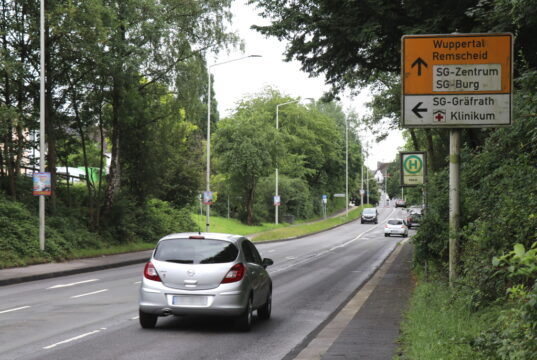 Die Fahrbahn des Frankfurter Damms wird zwischen Albrechtplatz und Zufahrt Viehbachtalstraße saniert, teilt jetzt die Stadtverwaltung mit. (Foto: © Bastian Glumm)