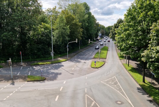Ab Mittwoch, 15. November, werden am Frankfurter Damm zwischen Ernst-Barlach-Straße und Carl-Ruß-Straße Stromleitungen verlegt. (Foto: © Bastian Glumm)