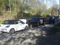 Auf dem Frankfurter Damm kam es am Mittwochnachmittag zu einem Auffahrunfall mit vier Fahrzeugen. Dabei verletzten sich zwei Personen, eine davon schwer. (Foto: © Das SolingenMagazin)