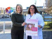 Sonja Flemm (li.) übernimmt die Schirmherrschaft für den 1. Solinger Tag für Frauengesundheit. Gemeinsam mit Dr. Séverine Iborra, Chefärztin der Klinik für Frauenheilkunde und Geburtshilfe am Städtischen Klinikum Solingen, wirbt sie für die Veranstaltung am 6. März im Hofgarten. (Foto: © Bastian Glumm)