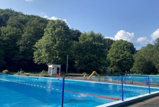 Das Freibad Ittertal ist wieder geöffnet! Mitglieder der Spar- und Bauverein Solingen eG baden gratis – den ganzen Sommer über. (Foto: © Spar- und Bauverein Solingen)