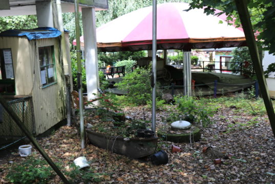 Der Freizeitpark im Ittertal hat schon bessere Zeiten gesehen. Vor über zwei Jahren wurde die Anlage geschlossen. (Foto: © Bastian Glumm)
