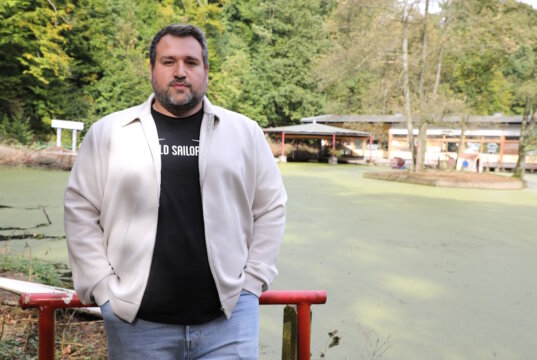 Yevgen Besedin kaufte 2019 den ehemaligen Freizeitpark Ittertal. Der 35-jährige Immobilien-Entwickler aus Wuppertal möchte das Areal gerne sanieren und dort einen neuen Freizeitpark eröffnen. (Foto: © Bastian Glumm)