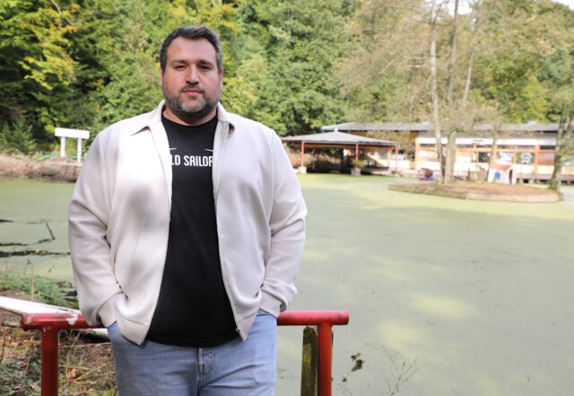 Yevgen Besedin kaufte 2019 den ehemaligen Freizeitpark Ittertal. Der 35-jährige Immobilien-Entwickler aus Wuppertal möchte das Areal gerne sanieren und dort einen neuen Freizeitpark eröffnen. (Foto: © Bastian Glumm)