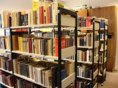 Auf 240 Quadratmetern bietet der Freundeskreis mehr als 60.000 Bücher zu allen nur denkbaren Themen an. (Foto: © Bastian Glumm)