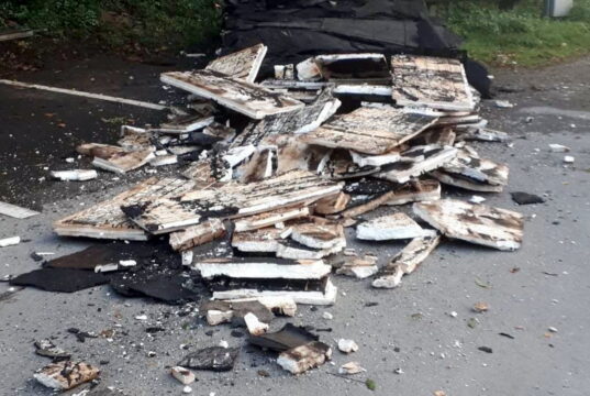 In der Nacht von Montag auf Dienstag haben Unbekannte rund fünf Tonnen Müll auf dem städtischen Friedhof in Burg an der Solinger Straße entsorgt. (Foto: © Stadt Solingen)