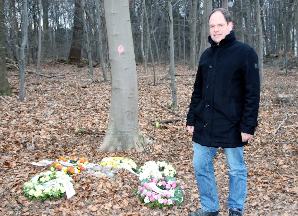 Andreas Brühne ist Sachgebietsleiter der städtischen Friedhofsverwaltung. Im neuen Begräbniswald auf dem Burg-Friedhof konnte er bereits eine Bestattung umsetzen. (Foto: © B. Glumm)