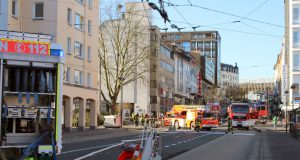 Gasuastritt in einem Gebäude am Entenpfuhl: Die Feuerwehr musste am Montagnachmittag 25 Hausbewohner evakuieren. (Foto: © Das SolingenMagazin)