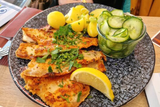 Die Stadtverwaltung hat mit dem "Gastro Guide" einen neuen Gastronomie-Wegweiser für die Solinger Innenstadt aufgelegt. (Symbolfoto: © Bastian Glumm)