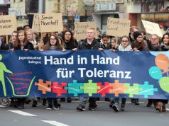 Zahlreiche Schülerinnen und Schüler folgten dem Aufruf des Jugendstadtrates und nahmen an den Gedenkveranstaltungen zur Reichspogromnacht am 9. November in Solingen teil. (Foto: © B. Glumm)