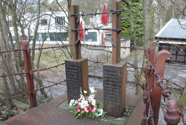 Das Denkmal für die verschleppten und in Auschwitz ermordeten Solinger Sinti und Roma an der Korkenziehertrasse. (Archivfoto: © Bastian Glumm)