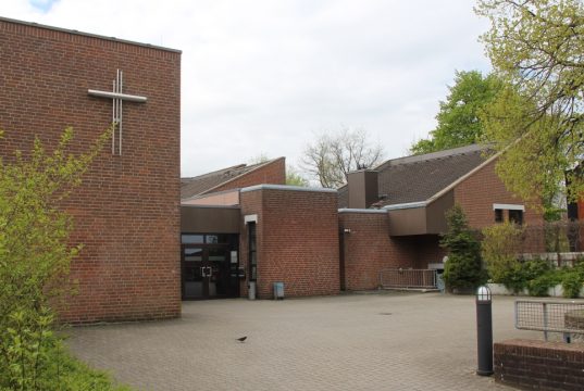Das Gemeindezentrum ARCHE an der Eichenstraße wird dank einer großzügigen Spende des Unternehmerehepaares Beate und Thomas Busch saniert. (Foto: © B. Glumm)