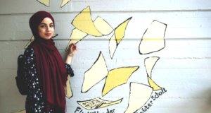 Lujain Al Khalaf kam vor drei Jahren aus Syrien nach Solingen. Die 17-jährige Schülerin der "Scholle" schaffte jetzt die Qualifikation für die gymnasiale Oberstufe mit einem glatten Einser-Schnitt. (Foto: © Stadt Solingen/Stefanie Mergehenn)